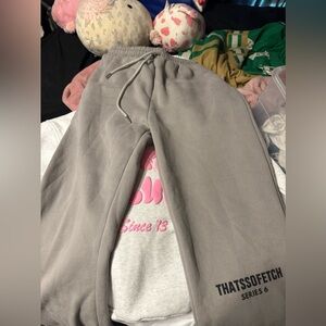 That’s so fetch sweatpants size small
